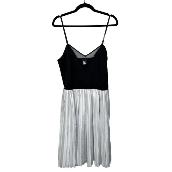 VENUS Dress - Picture 1 of 8